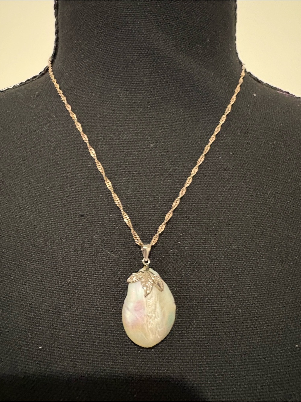 Gold Rope Chain Necklace with Iridescent Shell Pendant